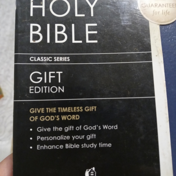NIP Thomas Nelson Gift Bible - Picture 2 of 8